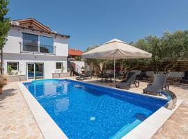 Nice Apartment In Dubrava Kod Sibenika, hotel in Dubrava