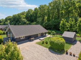 Awesome Home In Juelsminde With Kitchen, hotel in Sønderby