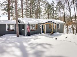 Lakefront Nevis Cabin Escape with Hot Tub!, ξενοδοχείο σε Nevis
