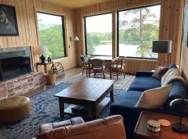 Lakefront 3BR Cabin Retreat, hotel in Samantha