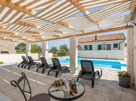 Stunning Home In Lun With Wifi