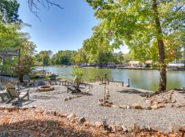 Lakefront Escape w/ Boat Docks in Hot Springs!, hotel a Hot Springs
