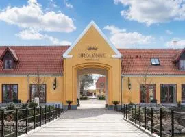 Stunning Apartment In Humble With Wifi