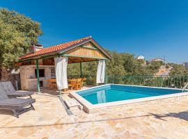 2 Bedroom Beautiful Home In Milinkovica, Hotel in Jarebinjak