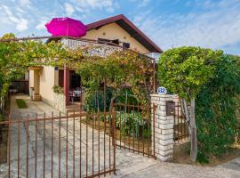 Holiday Home Sabunike, hotel en Nin