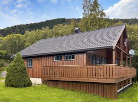 4 Bedroom Nice Home In Midsund, Hotel in Midsund