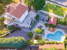 Three-Bedroom Holiday Home In Imotski