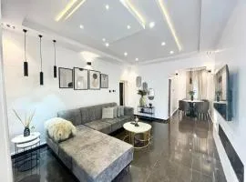 Spacious and Bright 2 Bedroom Fully Serviced Apartment with PS5