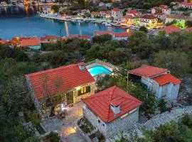 Two-Bedroom Holiday Home In Drvenik Veli