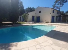 Spacious house with pool in Bagnols en Forêt