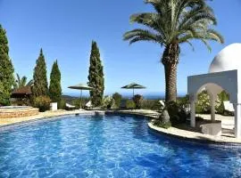 Holiday home with alfresco dinning