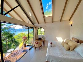 Tierra de la Aurora, &pi;&alpha;&rho;&alpha;&lambda;&iota;&alpha;&kappa;ό &xi;&epsilon;&nu;&omicron;&delta;&omicron;&chi;&epsilon;ί&omicron; &sigma;&epsilon; San Marcos La Laguna