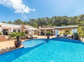 Villa in Santa Gertrudis with Infinity Pool