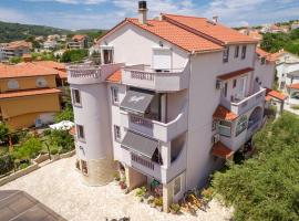 Baja 2, Hotel in Lopar