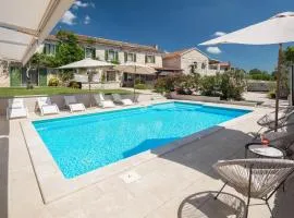 Holiday Home Tinjan 56