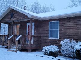 Lazy Basye Shenandoah Cabin with Hot Tub, Sleeps 10, hôtel à Basye