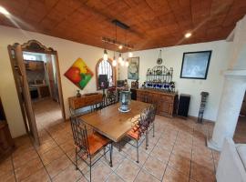 Hermosa casa estilo rustico en Puebla de Zaragoza, villa en Puebla
