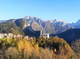 CAMPO BASE CADORE con parcheggio auto e garage moto