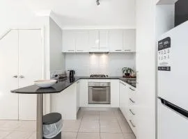 Mandurah Accommodation Near Foreshore Modern 1BR Loft with Parking & WiFi
