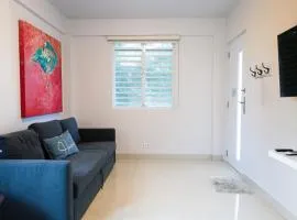 103-Delightful GEM in the city, Close to the Beach with Free Parking