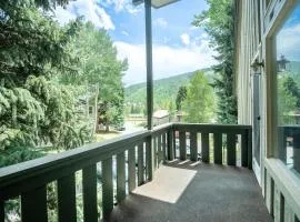 Local's Condo in Vail Steps from Ski Shuttle