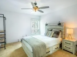 Local's Condo in Vail Steps from Ski Shuttle