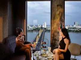 Moonlight Hotel Suites & Spa - Dragon Bridge View & Beautiful City View, hotel in Danang