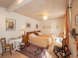 Chambres et Suites au Calme avec Wifi et Animaux Acceptés - FR-1-590-475, hotel in Saint-Benoît-sur-Loire