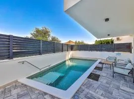 Amazing Apartment In Okrug Gornji