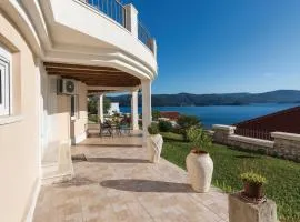 Two-Bedroom Apartment In Komarna