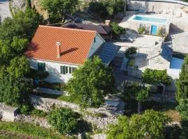 2 Bedroom Beautiful Home In Popovici