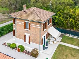3 Bedroom Nice Home In Rosolina, hotel u gradu Rozolina