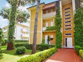 Cozy Apartment In Lido Di Camaiore