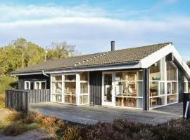 Three-Bedroom Holiday Home In Albak