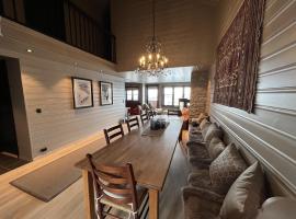 Large Balcony With Panoramic Mountain Views, hotel com banheiras de hidromassagem em Beitost&oslash;l