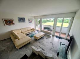 Stilvolles Privatzimmer im Einfamilienhaus nahe Basel, hotel v destinaci Oberwil