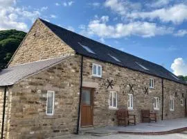Luxury newly converted oak cottage with hot tub