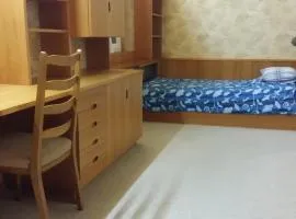 Single Room In Very Quiet & Cosy House With Garden