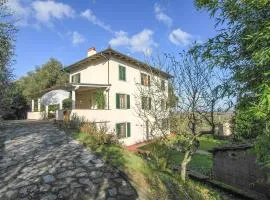 Stunning Home In Castelvecchio Di Comp