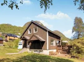 4 Bedroom Cozy Home In Røldal