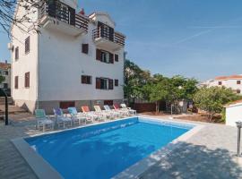 Two-Bedroom Apartment In Supetar, hotel in Supetar