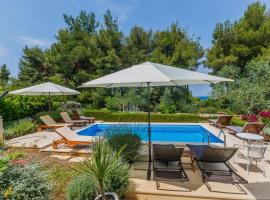 House Sanda, ξενοδοχείο σε Mirce