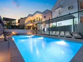 6 Bedroom Stunning Home In Podglavica