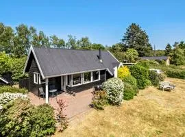 Gorgeous Home In Asnæs With Wifi