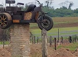 Camping ACERVO KM 629, hotel in Andradina