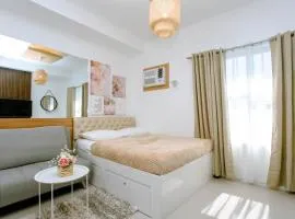 Cebu Staycation Minimalist Studio with Rooftop Pool and Netflix