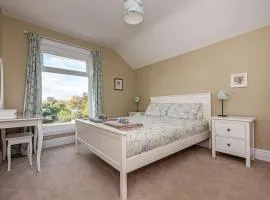Homely Hideaway Close to Coast