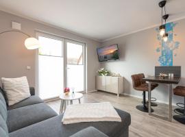 Knuddi s Ferienhof, App 04, hotel in Zempin