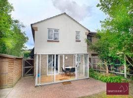 Bracknell - 1 Bedroom House - Parking, hotel in Bracknell