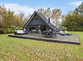 3 Bedroom Lovely Home In Spøttrup, hotel v destinaci Spottrup